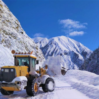 На Транскаме в Северной Осетии дорожные службы ликвидируют последствия схода лавин